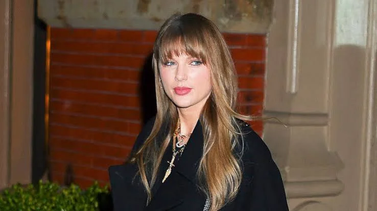 Taylor Swift Returns to the Top of Country Radio With “I Knew It, I Knew You”