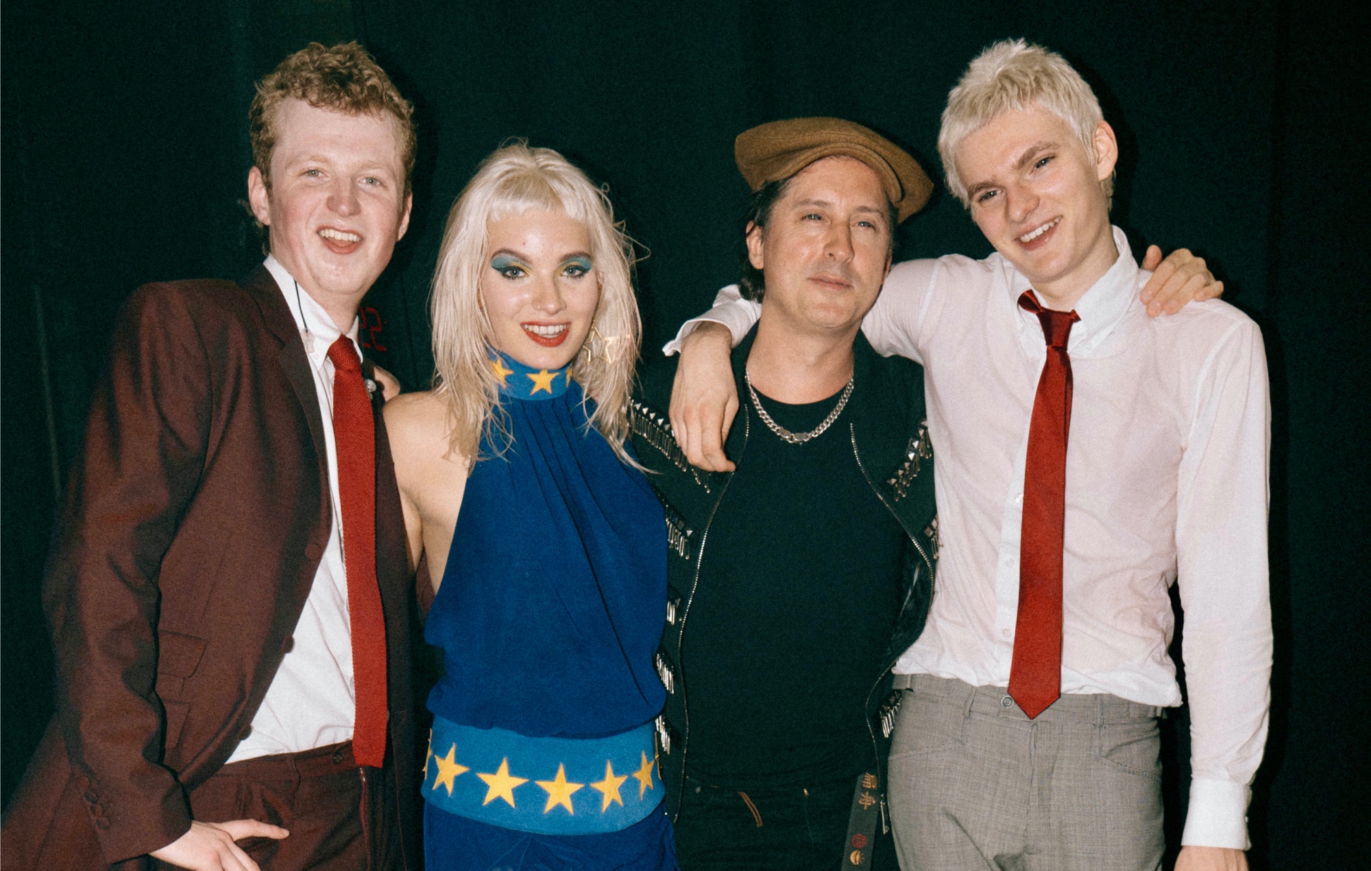 Carl Barât Joins The Molotovs for 'What A Waster' at Sold Out London Show